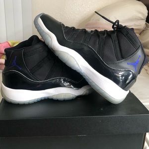 Air Jordan 11 retro “space jams”